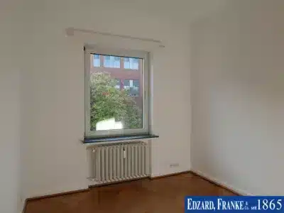 4-Zimmer-Wohnung im Wachmannquartier - Schlafzimmer zur Straße (180)