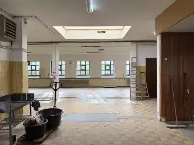 Interessante Gewerbehalle / Lagerhalle mit Büro - Halle (45)