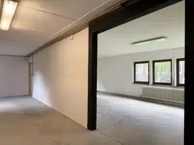 Interessante Gewerbehalle / Lagerhalle mit Büro - Büros/Lager (51)