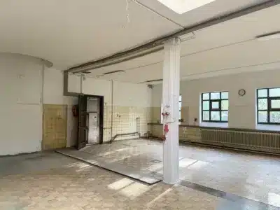 Interessante Gewerbehalle / Lagerhalle mit Büro - Halle (46)