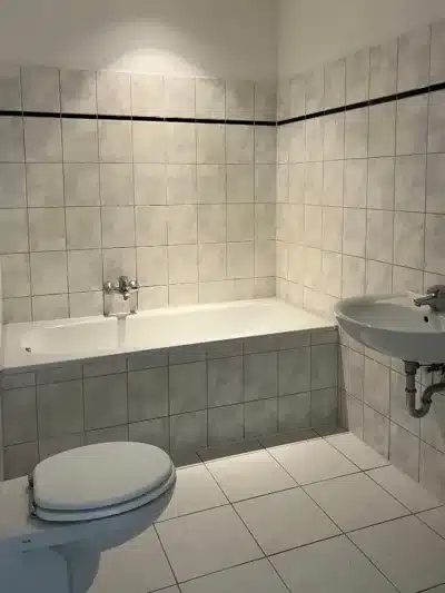 Gemütliche 3-Zimmer-Wohnung mit Balkon in der Curie-Siedlung - Bad (1024)