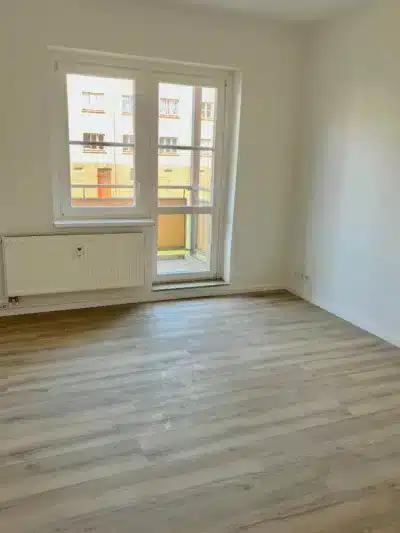 Gemütliche 3-Zimmer-Wohnung mit Balkon in der Curie-Siedlung - Wohnzimmer (841)