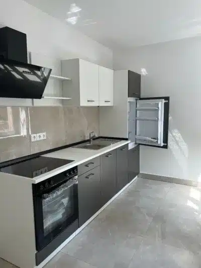 Gemütliche 3-Zimmer-Wohnung mit Balkon in der Curie-Siedlung - Küche (840)