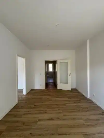 Gemütliche 2-Zimmer-Wohnung in der historischen Curie-Siedlung - Wohnzimmer (833)