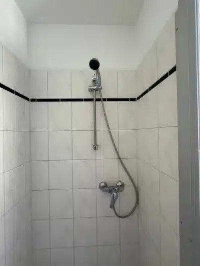 Gemütliche 2-Zimmer-Wohnung in der historischen Curie-Siedlung - Badezimmer (832)