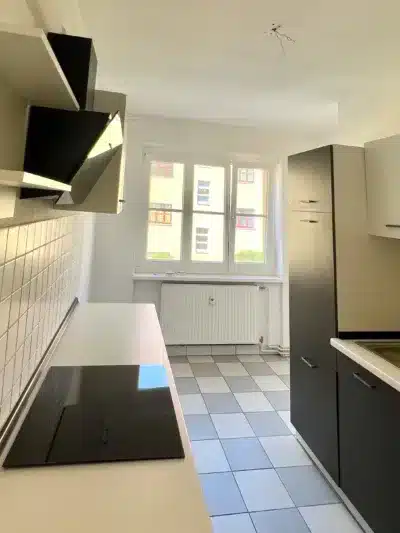 Gemütliche 2-Zimmer-Wohnung in der historischen Curie-Siedlung - Einbauküche (1004)