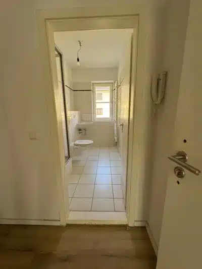 Gemütliche 2-Zimmer-Wohnung in der historischen Curie-Siedlung - Badezimmer (830)