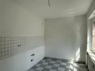 Gemütliche 3-Zimmer-Wohnung mit Balkon in der Curie-Siedlung - Küche (860)