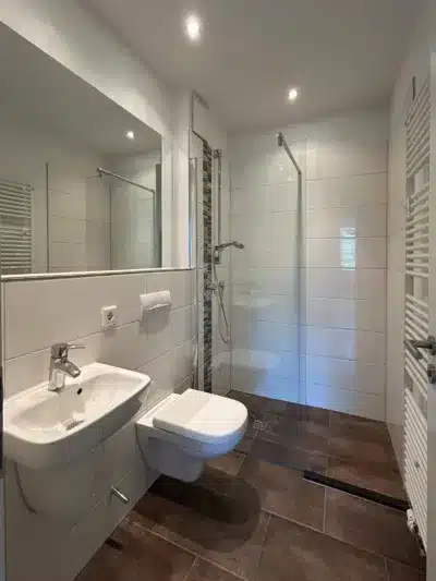 Lichtdurchflutete Wohnung mit Terrasse an der Weser - Badezimmer (239)