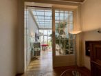 Charmante Maisonettewohnung mit Gartennutzung im Altbremer Haus - Blick vom Esszimmer in die Küche