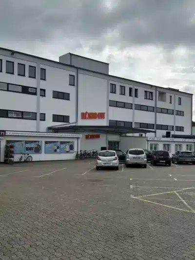 Groß denken. Flexibel nutzen. Sofort einziehen. - Eingang zu den Etagen (110)